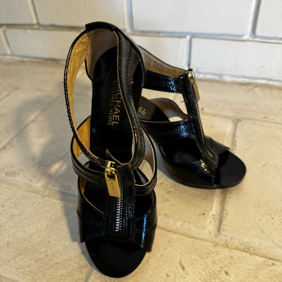 Michael Kors Front Zip Strappy Sandals, Black Patent, 6.5M US - Picture 2 of 13